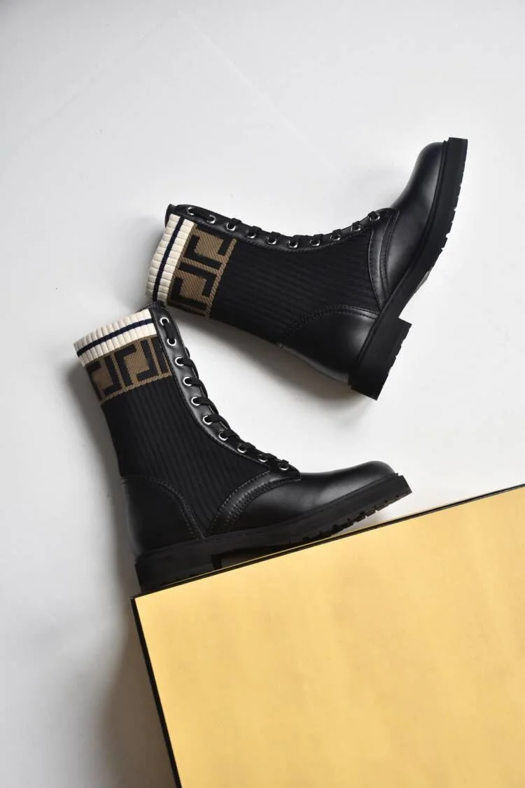 

2023 Autumn Winter New High quality knitted contrast color martin boots 1127