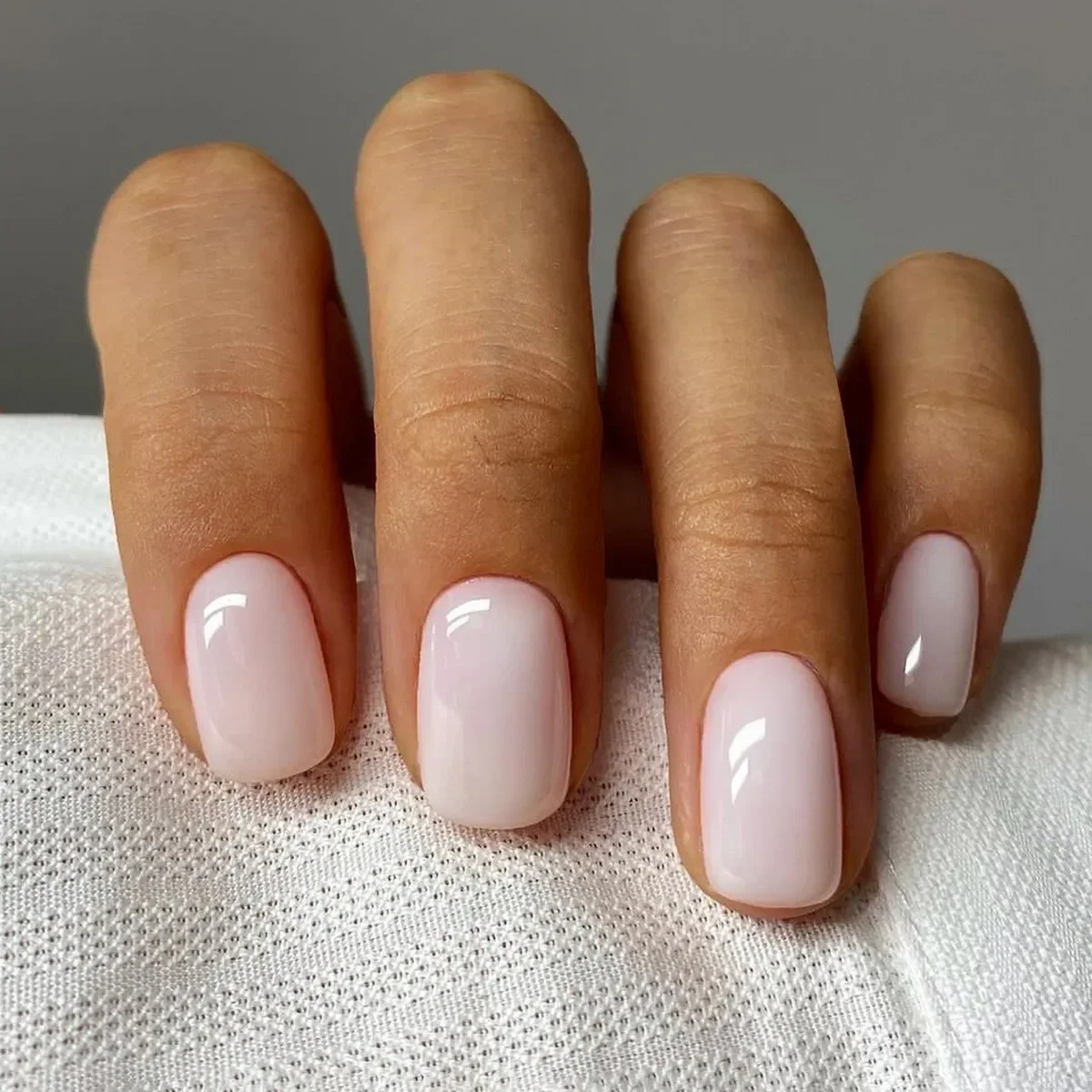 24-Piece Set of Simple White Press-On False Nails