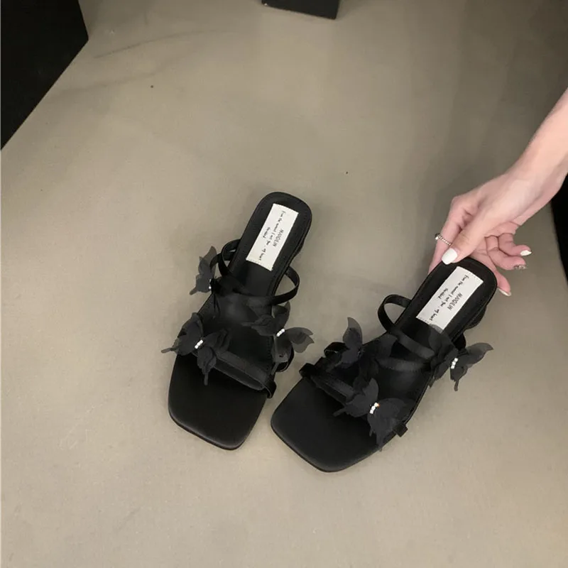 

Fashion Brand Butterfly Decoration Slide Slippers Women Low Heel Sandal Slippers Vacation Shoes Female Narrow Band Sandals Mujer