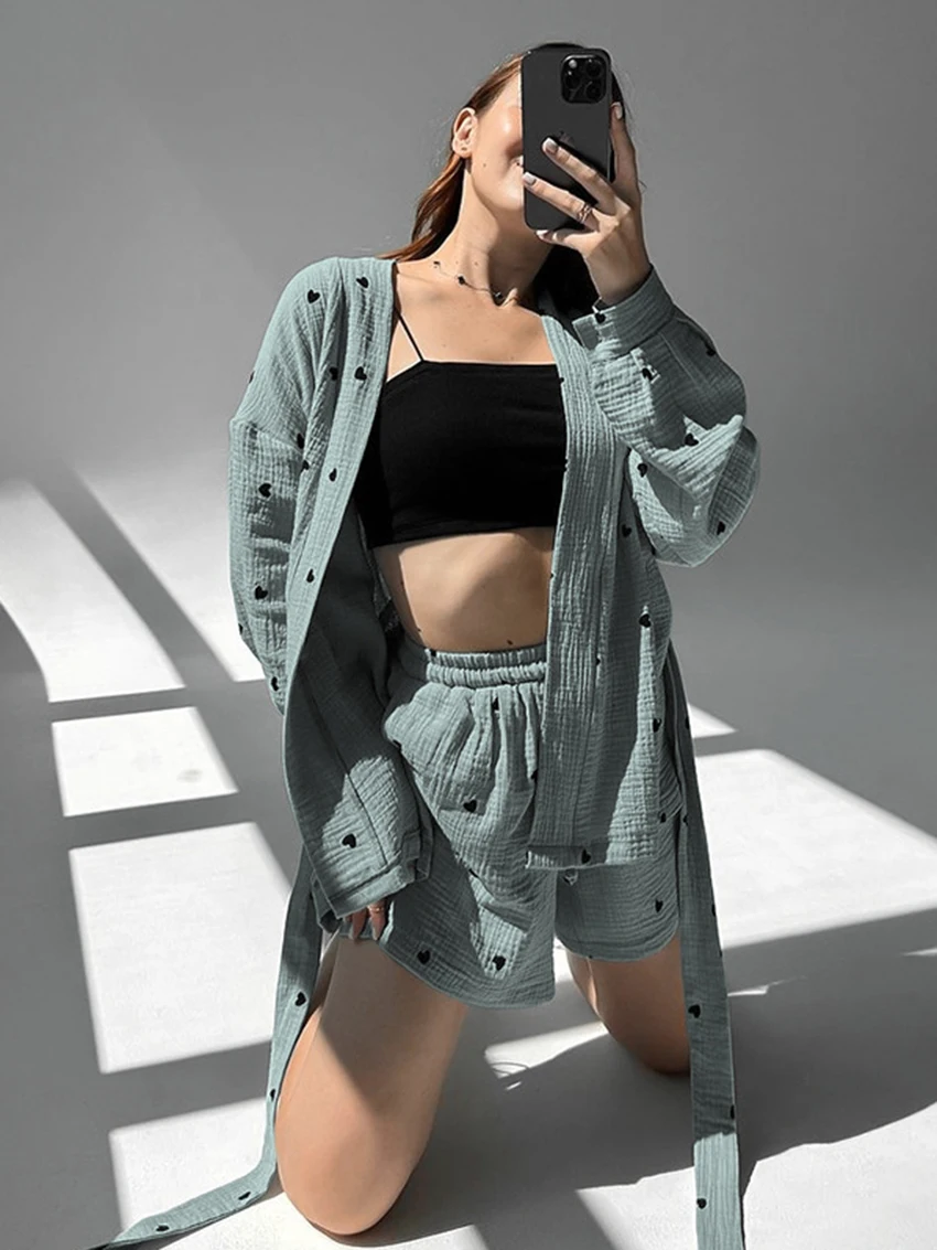 Рисунок 3 - Женский пижамный комплект с V-образным