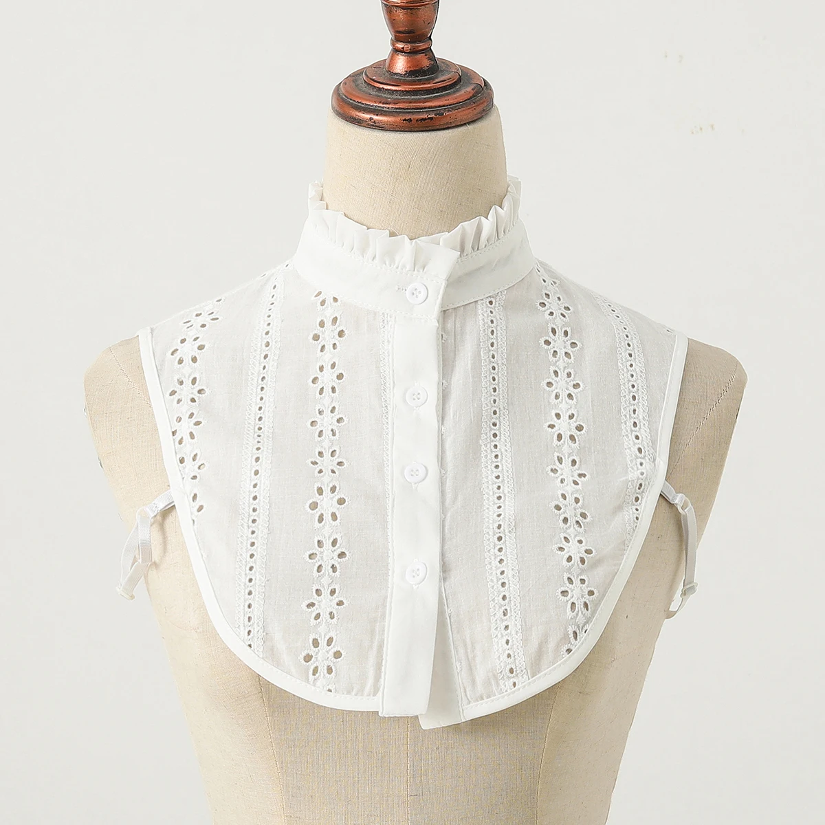 Women's Hollowed Out Breathable Detachable Fake Collar