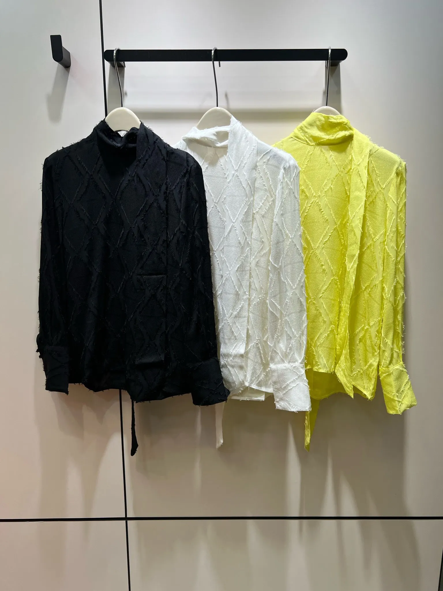 

2023Heavy industry check woolen edge shirt small high collar with lantern sleeves820