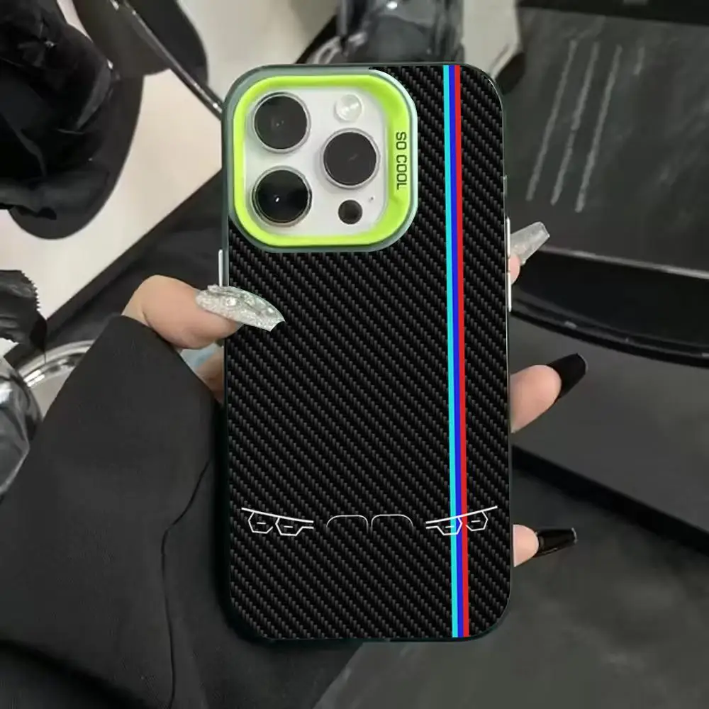 Sleek Carbon Fiber Pattern Shockproof Phone Case - Anti-Fingerprint Design