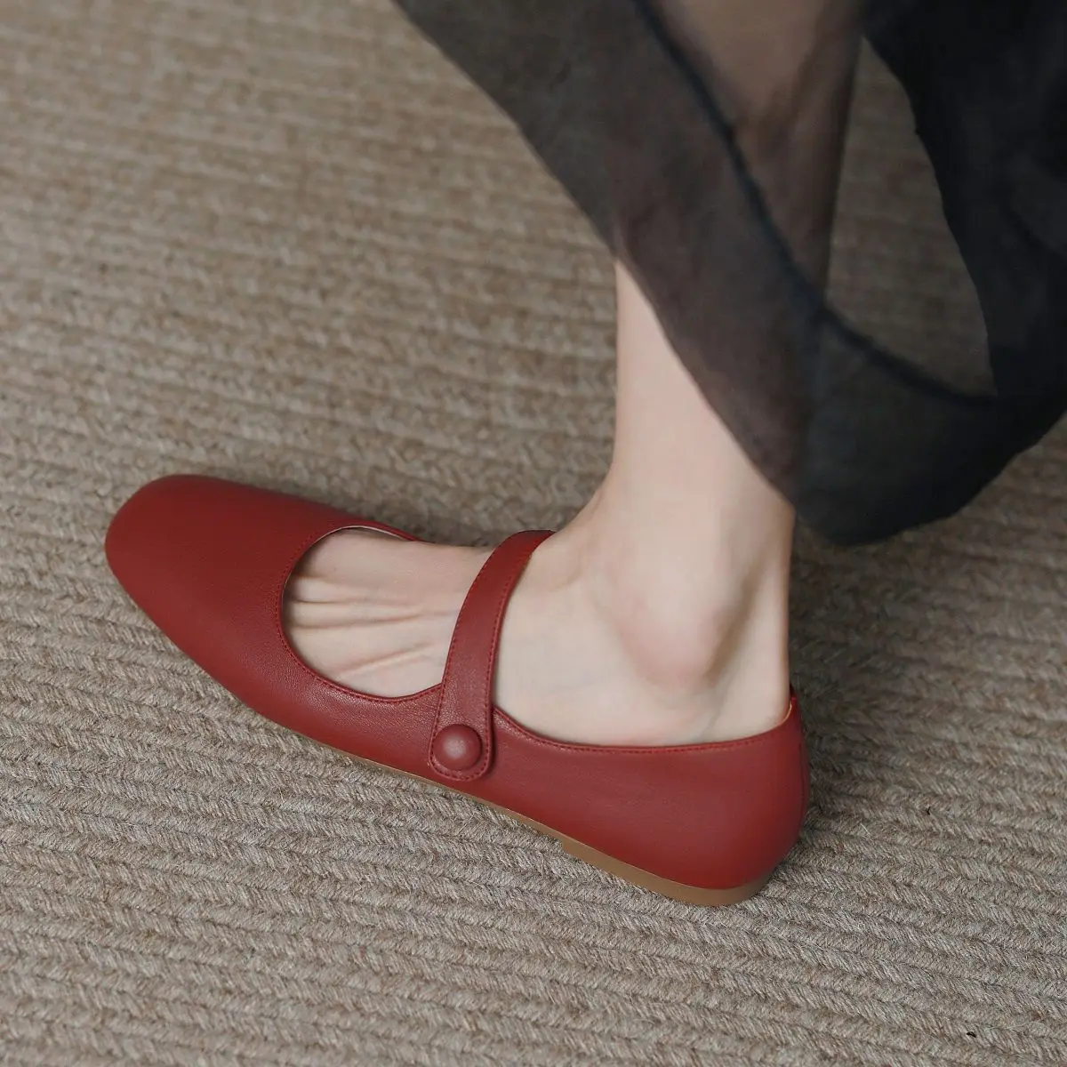 

Round Toe Ballet Flats With Low Heel Mary Jane Spring Walk Shoes Woman Soft Cowhide Cute Flats One Strap Buckle Shoes Woman