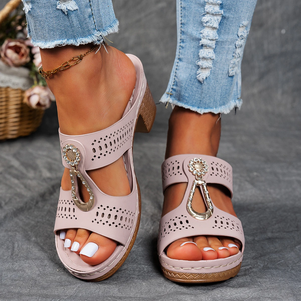 Women's Summer New Simple and Comfortable High Heels Sandals Rhinestone Decorate Slip on Fish Mouth Chunky Heel Beach Slippers