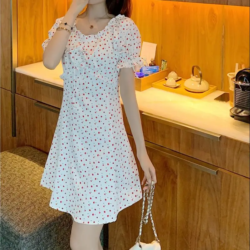 

2023 Summer Sweet Dress French First Love Fragmented Flower Retro Fairy Dress Fragmented Flower Dress Women's Short Dress