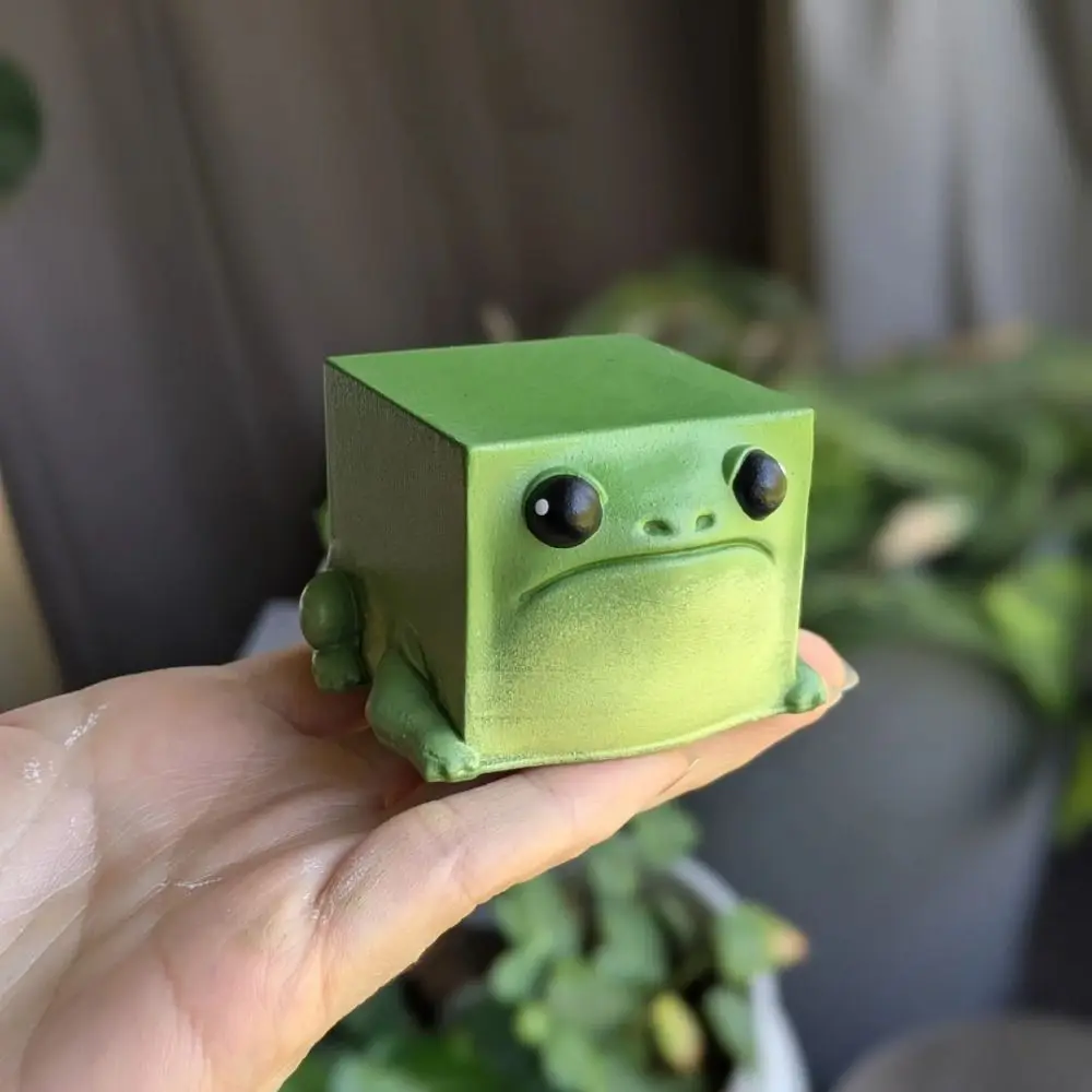 Home Decoration Ugly-Cute Design Frog Resin Ornament Creative Craft Miniature Frog Figurines Square Shape Animal Statue Desktop