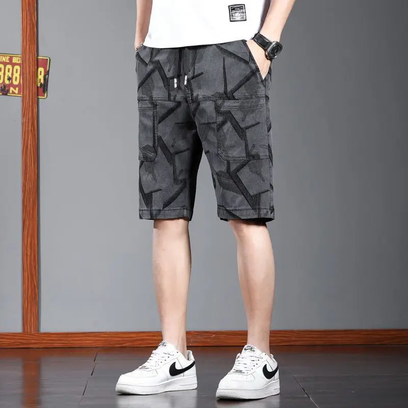 

Шорты-карго E138 мужские с несколькими карманами и контрастными наклейками