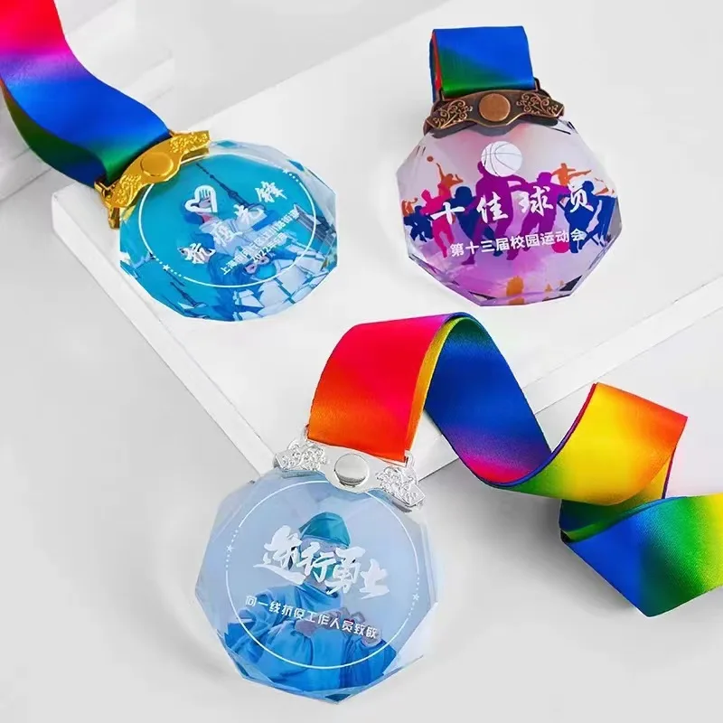 Oro, argento, bronzo, medaglie premio con nastri | Vettore Premium