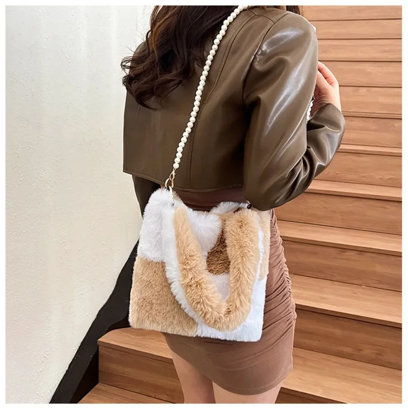 

High-end Plush Handbag Shoulder Bag Women's Autumn Winter New Plush Shoulder Bag Fashion Versatile Niche Chain Crossbody