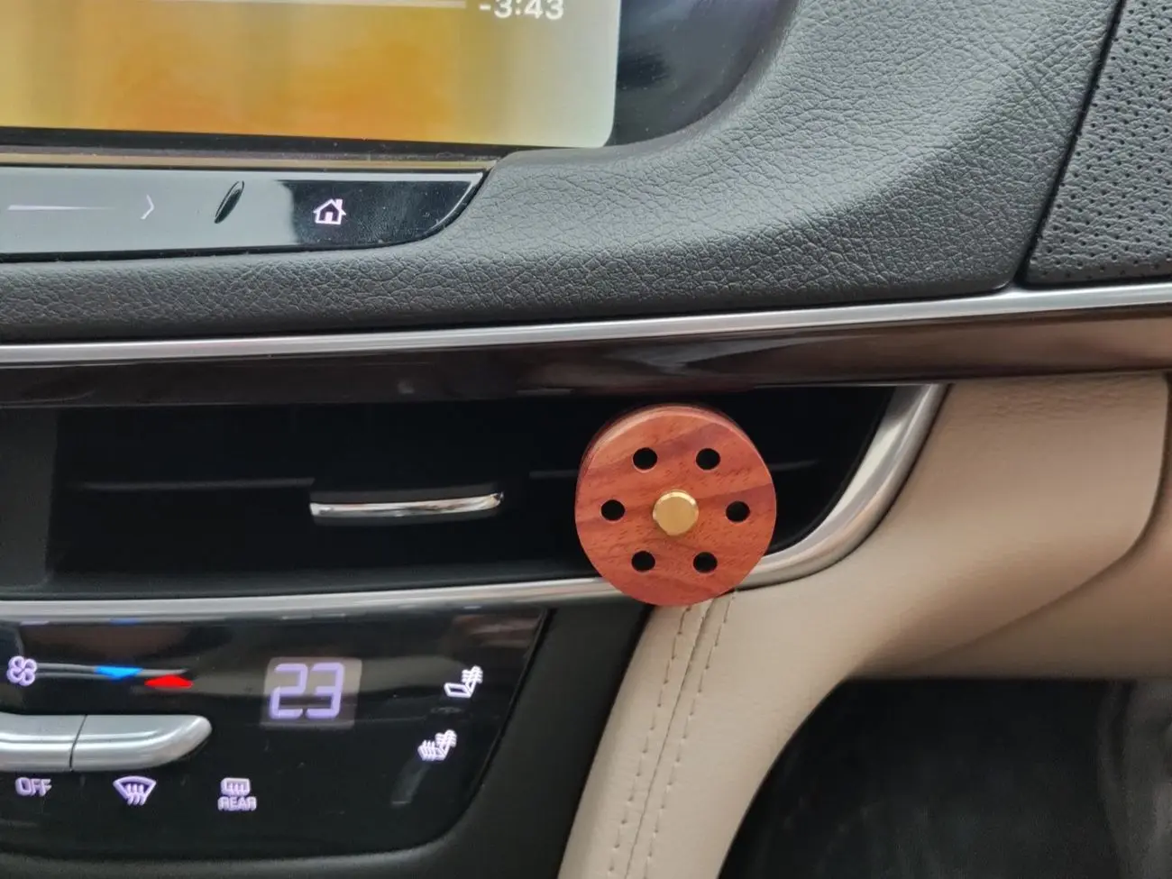 ũ������Ƽ�� ������ ���� ��ǻ�� ���� �Ʒθ� �׶��� ��ǻ�� �� ���, �ڵ��� ���� ���ⱸ ���̽� ��� ������ ��ǻ��