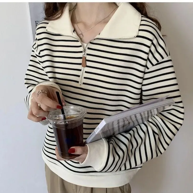 Felpa con colletto polo da donna 2025 Giacca corta autunnale piccola Top a maniche lunghe a righe Pullover Top Trendy - immagine 3