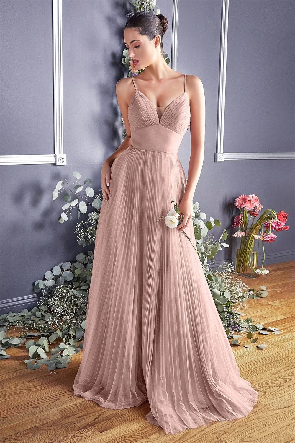 

Elegant Spaghetti Straps V-Neck Tulle Bridesmaid Dresses Pleated Corset Sleeveless Backless Evening Gowns A-line Long Prom Dress