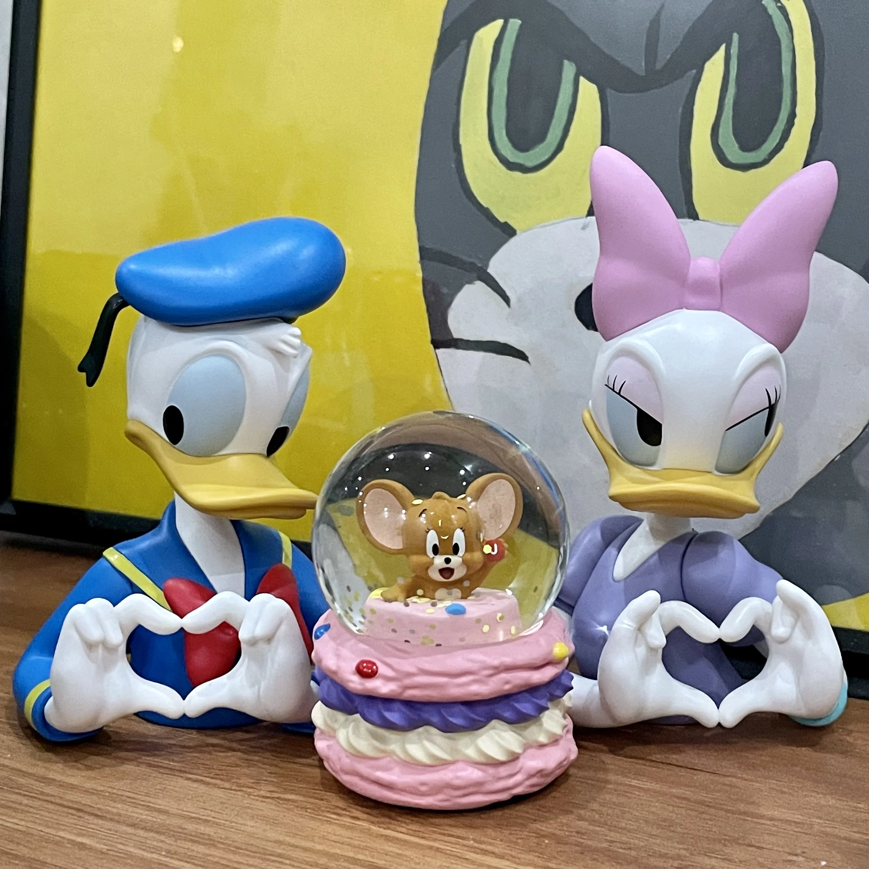 

Disney Donald Duck Daisy Anime Figures Mini Heart Half Bust Handwork Cartoon Models Room Decoration Decoration Toys