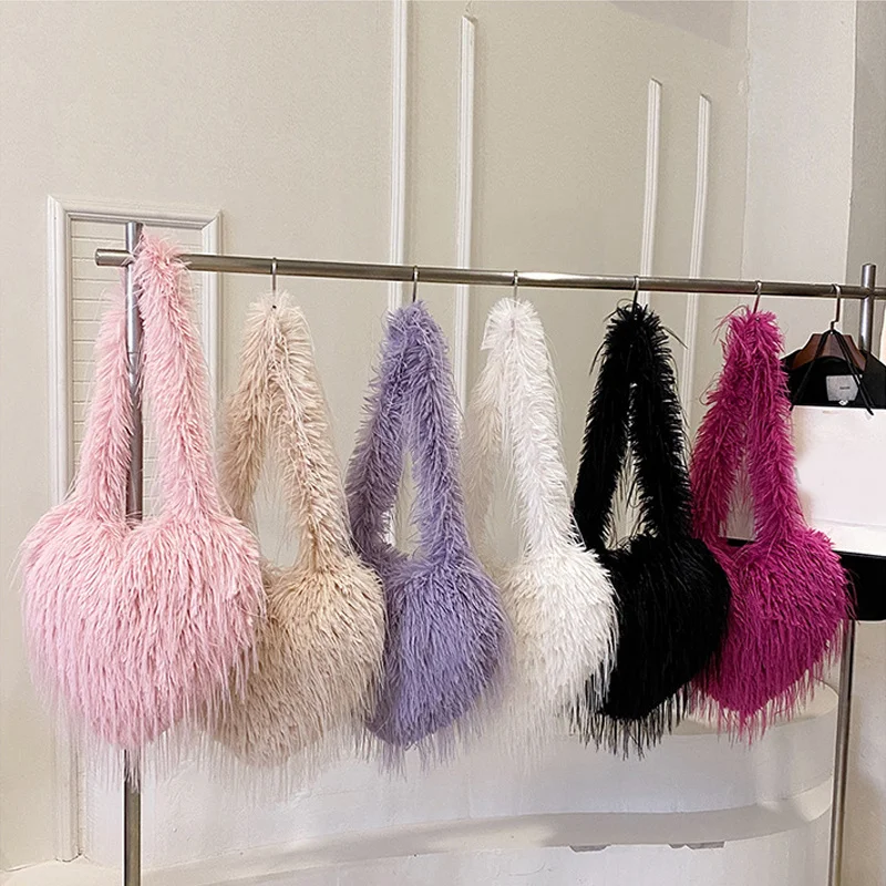Women Tote Bags Fahsion Faux Mongolia Fur Girls Plush Heart Shape Crossbody Bag Shoulder Bag Furry Luxury Handbag Messenger Bags