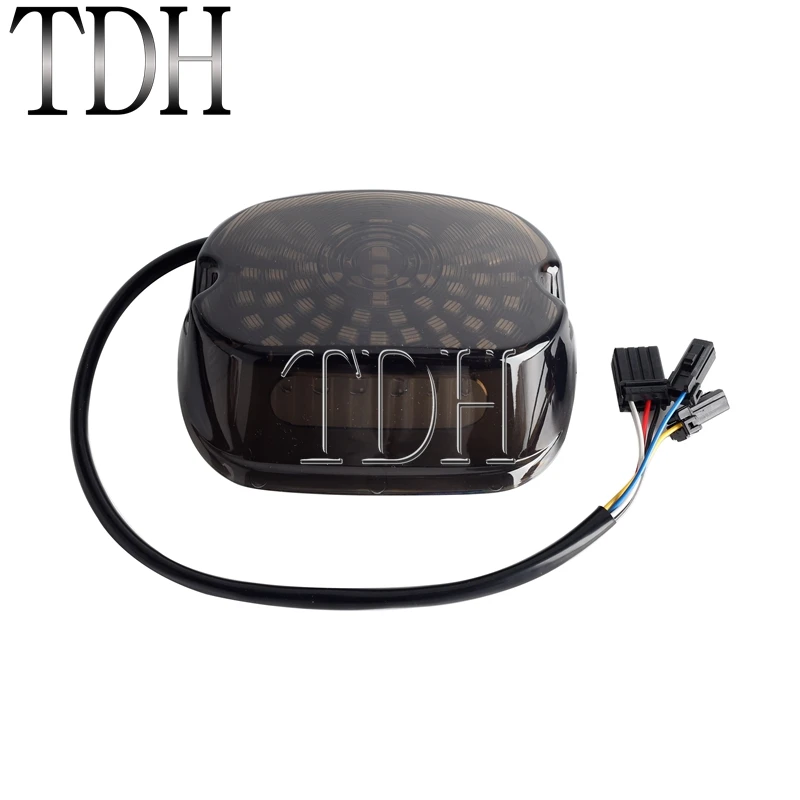 Feu Arrière LED Avec Support De Plaque Chromé Harley Pas Cher - BTC