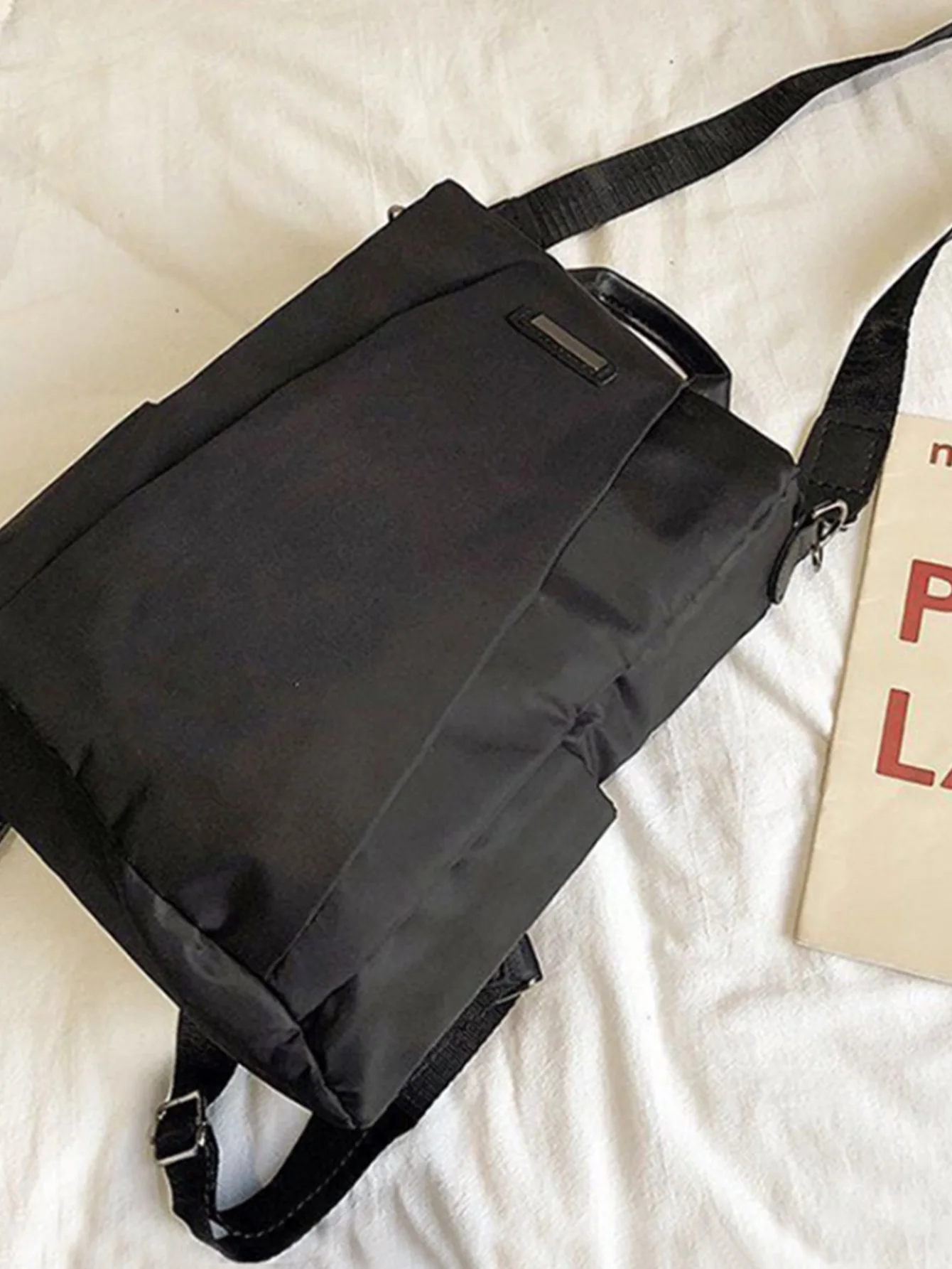 неутрален стил раница изглед отгоре