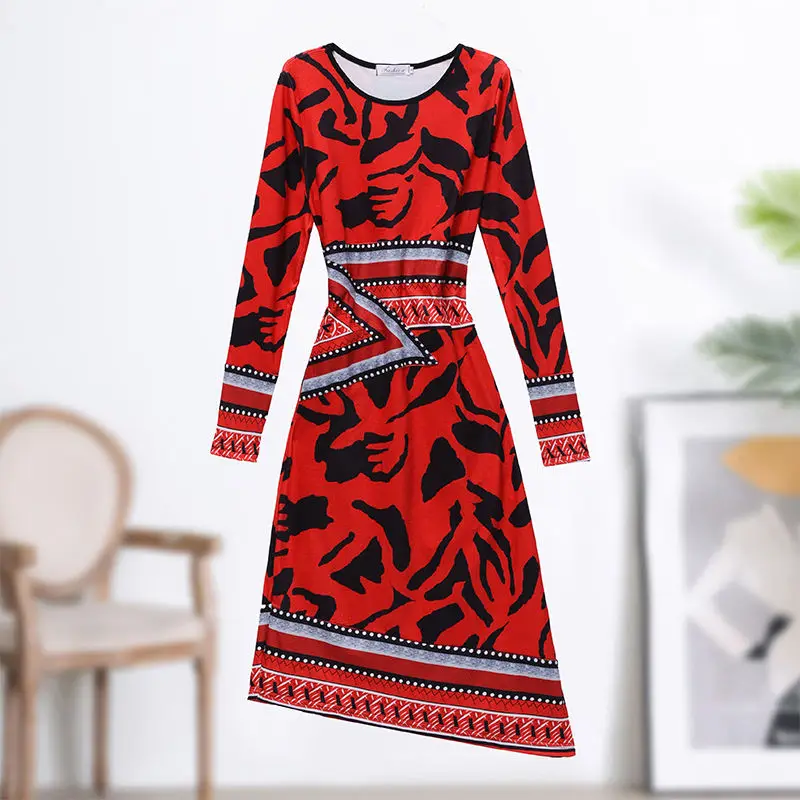 

Женское трикотажное платье-свитер с принтом, Осень-зима 2023