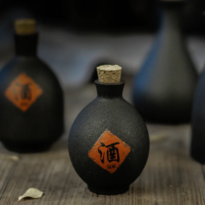 Japanese-Style Ceramic Sake Bottle Antique Yellow Rice Wine Jar Small Liquor Cup Traditional Design Decor Flagon for Home