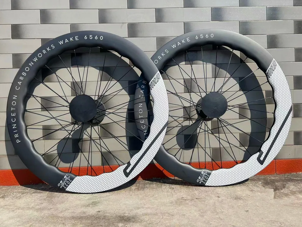 BROTURES SHRED60 CARBON WHEEL リア　タイヤ付25C BROTURES SHRED60 CARBON WHEEL リア タイヤ付25C BROTURES SHRED88