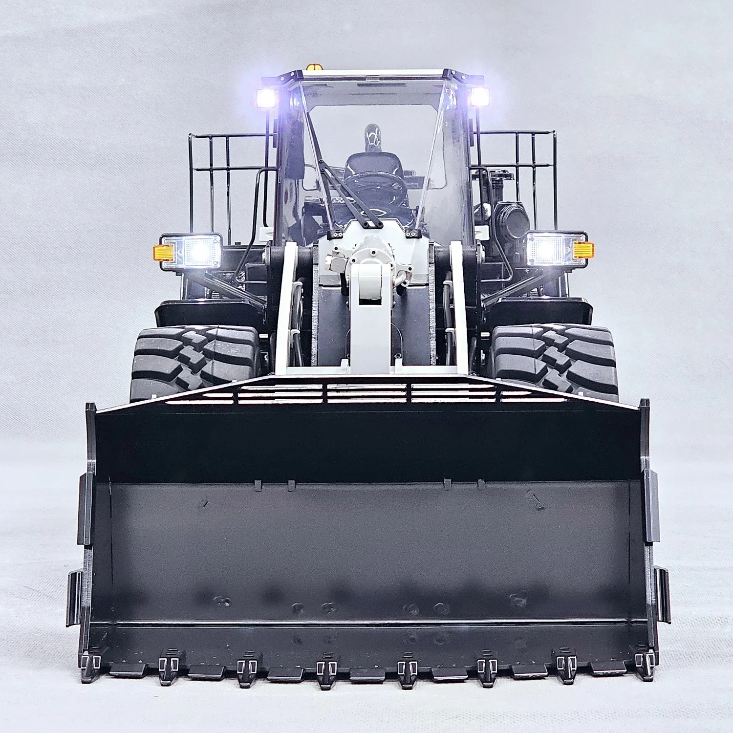 1/14 WA480 RC Hydraulic Loader Metal Model RTR Engineering Loader with Light and Sound System Remote Control Car Adult Toy 3