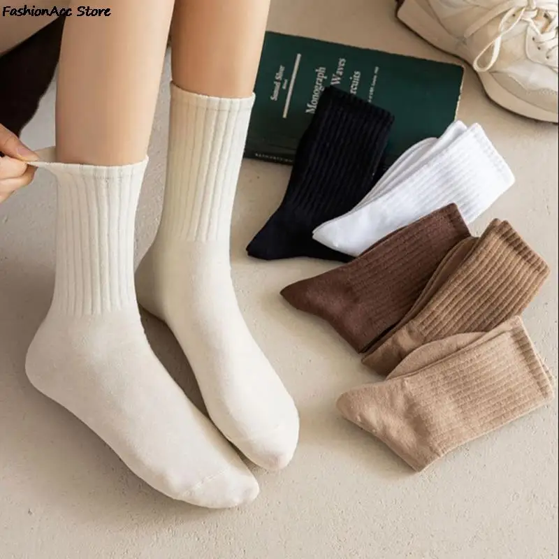BlackWhiteWomenSocksAutumnWinterMiddleTubeSockKoreanJapanese