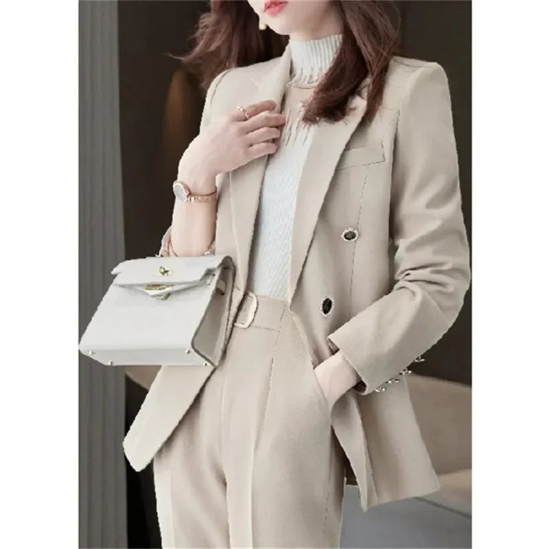 Рисунок 5 - Универсальные синие женские костюмы