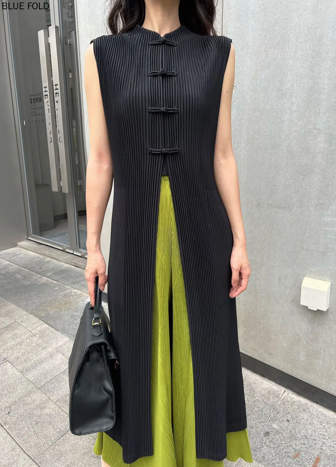 

Miyake Pleated Long Vest, Loose, Large Size, Elegant, Thin, Temperament, age-reducing, Niche, Autumn, Winter, New