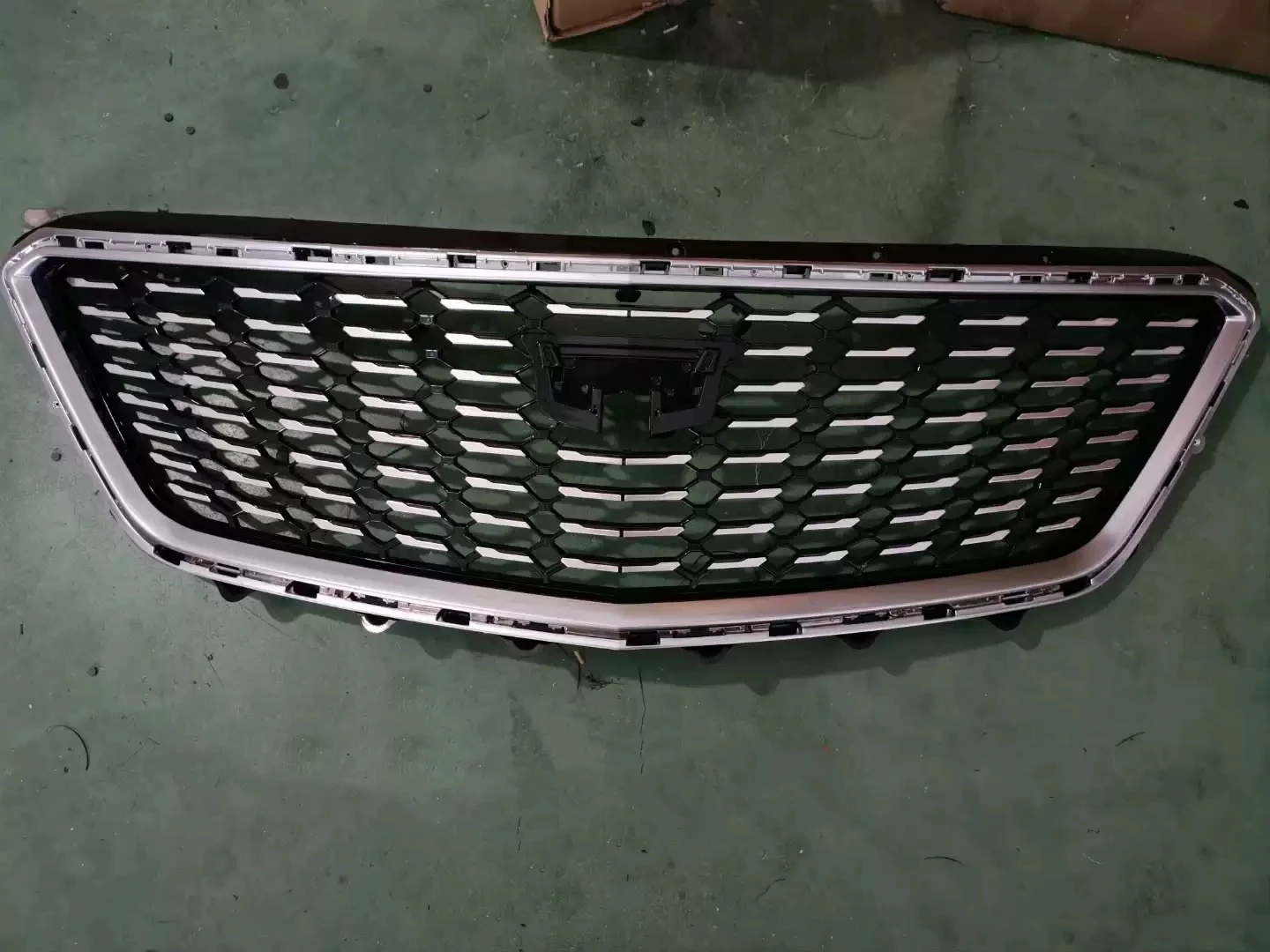 

Car Front Face Mask Grill Raditor Grille Assembly for Cadillac XT4