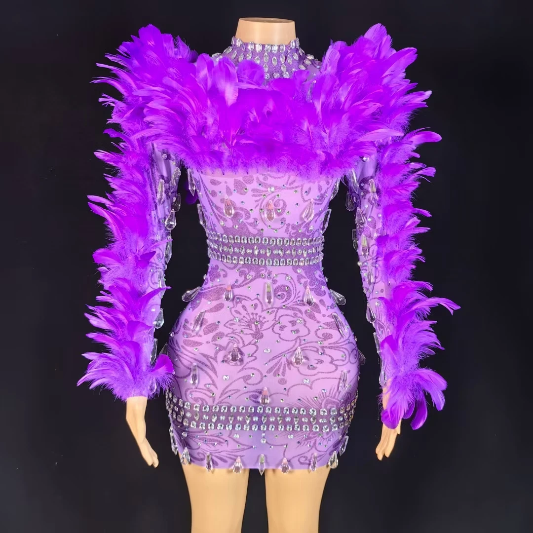 Рисунок 5 - Сексуальное прозрачное платье с кристаллами и перьями