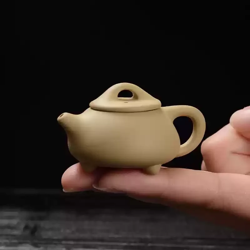 Chinese Tea Pet Mini Teapot Pet Mini Ceramics Cute Zisha Tea Pet for Kungfu Tea Tray Desk Ornament for Kungfu Tea Table