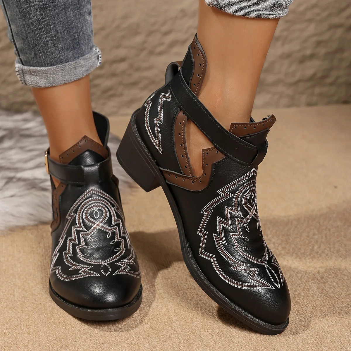 New Fashion Women's Autumn Plus Size Block Heel High Top Vintage Booties Pointed Toe Embroidered Short Boots