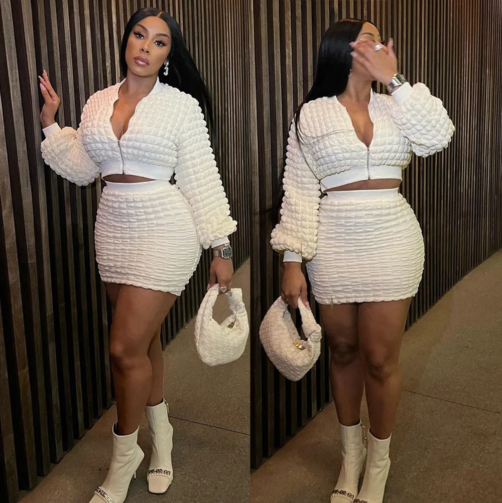 

Женский однотонный костюм с юбкой, Модный повседневный костюм из пузырчатой сетки с коротким топом на молнии с длинным рукавом и оборкой на бедрах, осень 2023