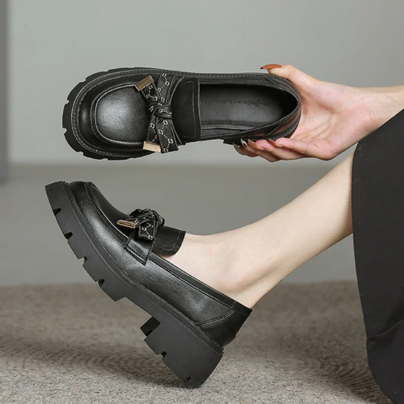 Spring and Autumn 2023 Deep Mouth Sweet Bow Knot Women's Strap Heel Shoes Fashion Temperament Mary Jane Square Heel Round Toe