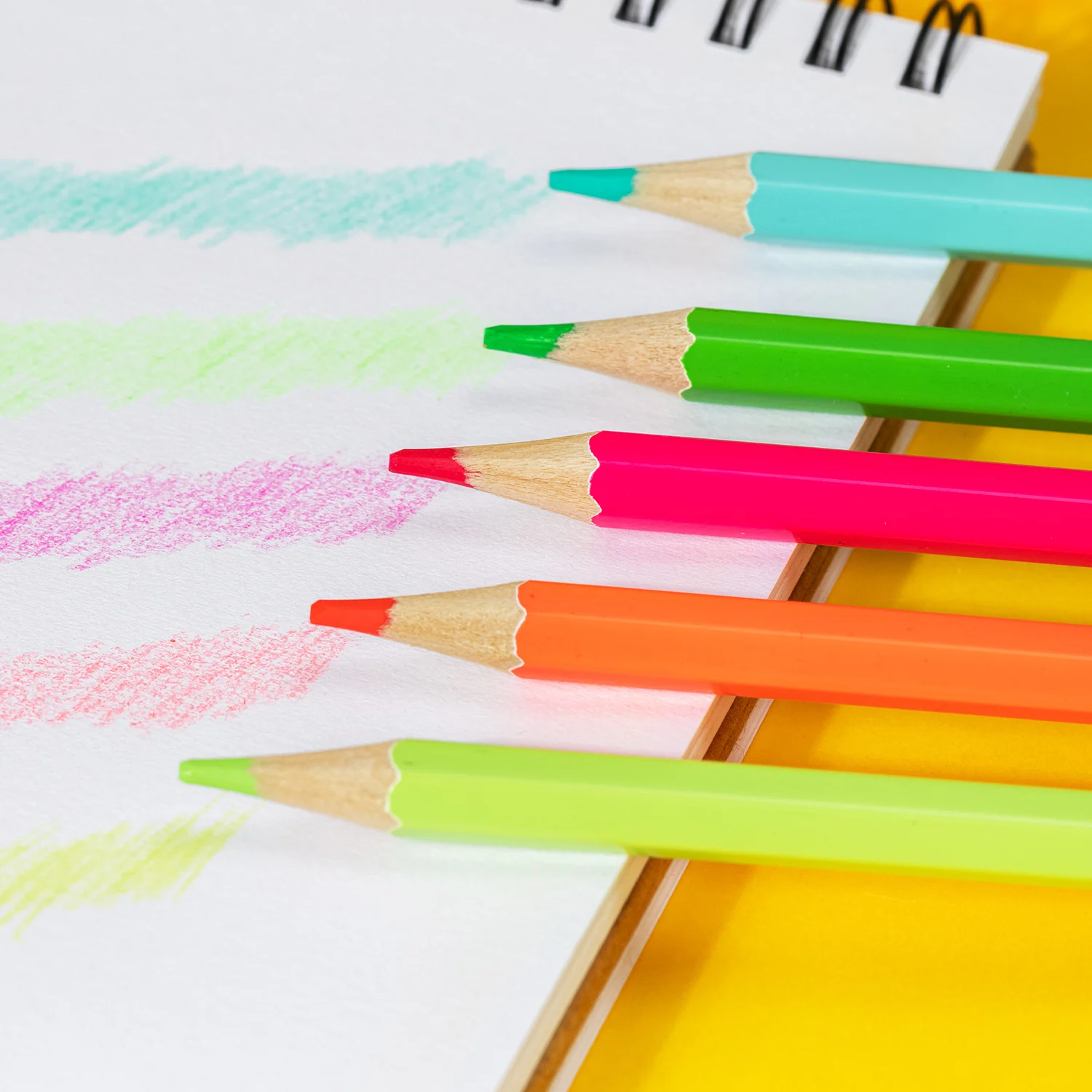Deli 12Pcs Colored Pencils Set Watercolor Drawing Pencils School Office Writing Stationery Drawing Sketching Art Supplies 4