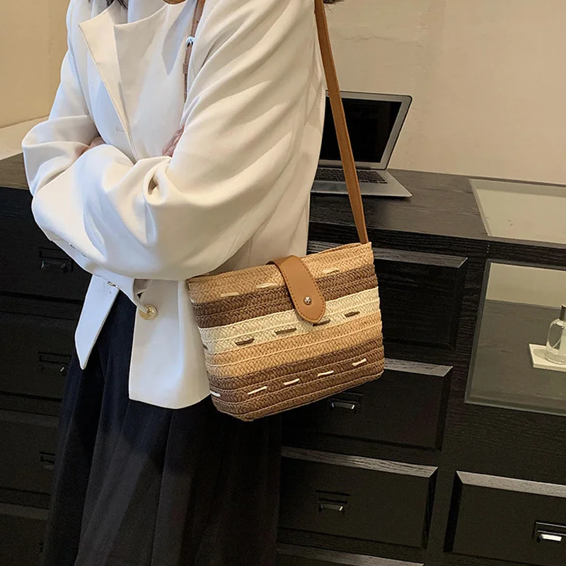 Summer Beach Woven Crossbody Bag Straw Weaving Shoulder Bag Raffia Handbag Boho Rattan Hand-Woven Travel Satchel Bag