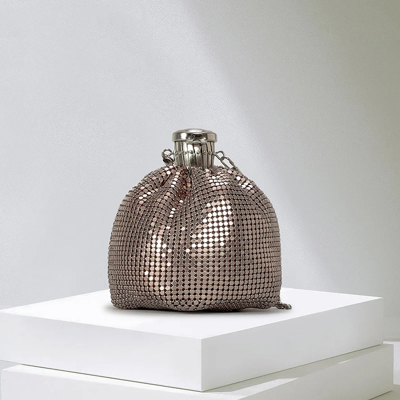 

Fashion Wine Bottle Metal Mesh Crossbody Bag for Women Designer Chains Shoulder Bags Mini Party Purses for Girls Funny Bag 2024