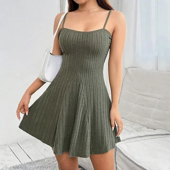 بلوزة أنيقة سادة مرنة بدون أكمام ورقبة مربعة 1