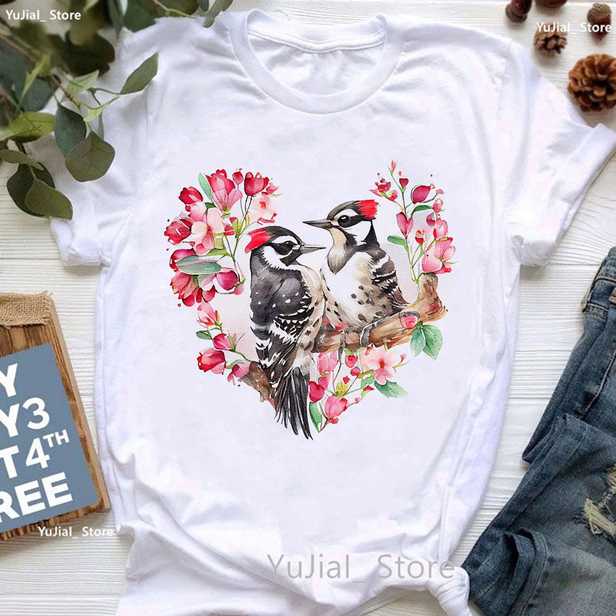 Рисунок 4 - Футболка женская Радужная с кокатилем/попугаем