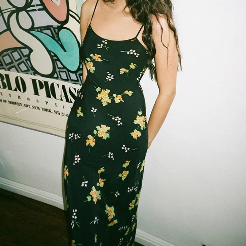 

Женское летнее платье с V-образным вырезом и открытой спиной