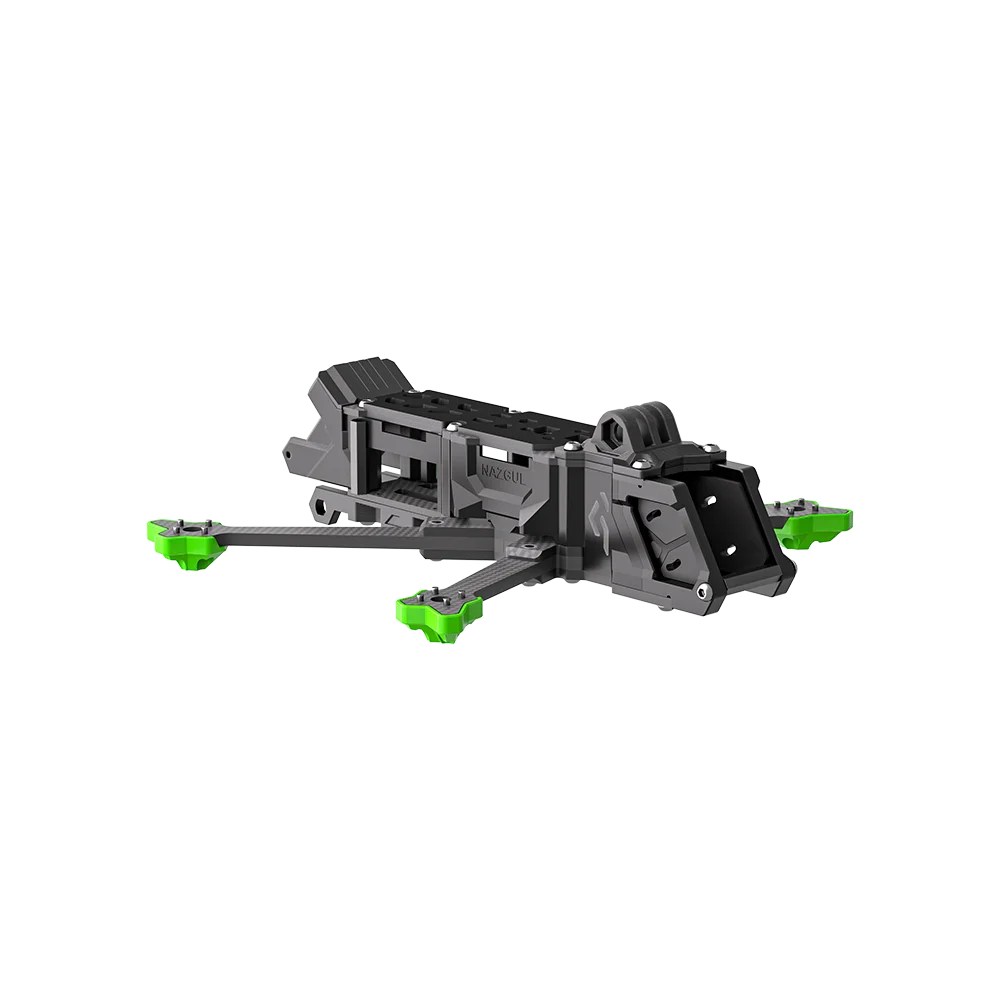 Gros plan sur le châssis et la caméra du drone FPV IFLIGHT Nazgul Evoque F4 O4 Pro 4 pouces, soulignant sa construction solide.
