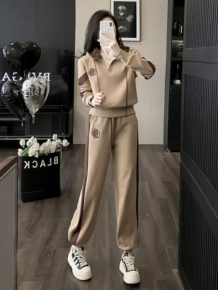 

2023 Fall Winter Plus Velvet Flower Embroidery Hoodie Sweatshirt Casual Pants Sets For Women 2 Pieces Fashion Khaki Tracksuits