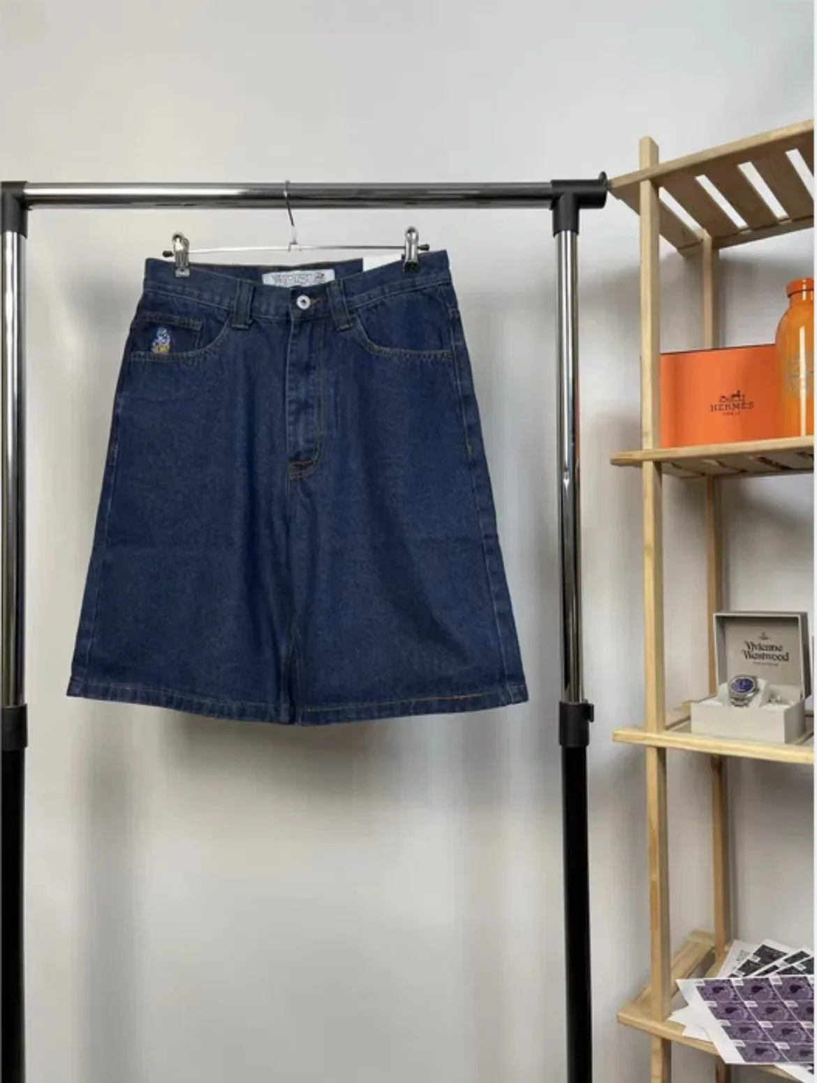 Рисунок 4 - Джинсы-скейтборд с вышивкой