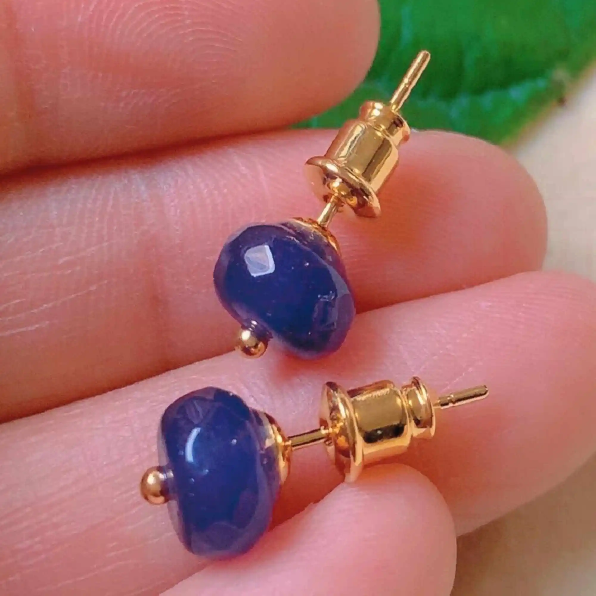 

Серьги-гвоздики женские из натурального камня лазурита