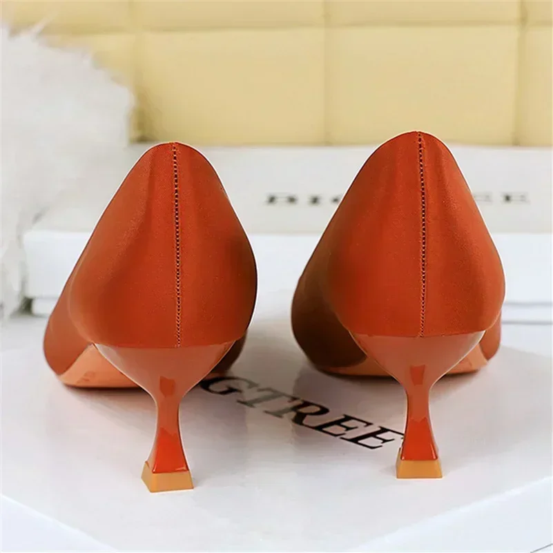 Big Size 34-43 Women Silk Versatile Middle Low Kitten Heels Shoes Lady 5.5cm High Heels Basic Office Work Satin Dark Green Pumps 6