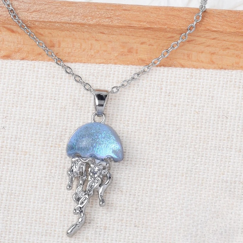 Cute Blue Jellyfish Ocean Pendant Necklace Suitable for Women's Unique Aesthetic Charm, Retro Jewelry Accessory Creativity
