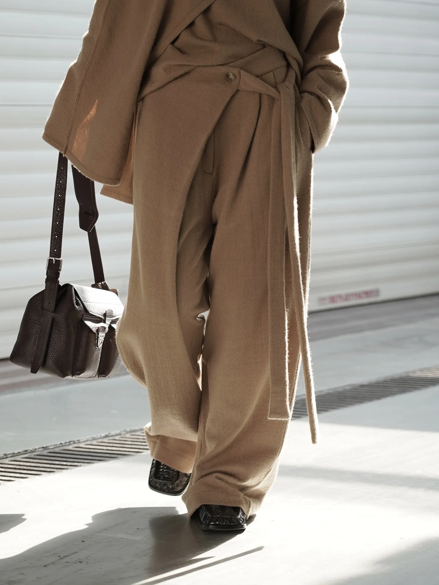 Fashionable light and mature style with slanted placket and tied Western pants, loose and trendy pants for women