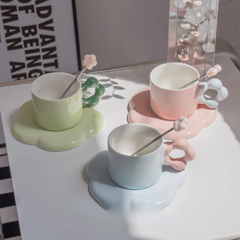 

Креативная керамическая кружка, милые декоративные цветочные чашки для офиса и кофе, чашка для послеобеденного чая, молока и блюдце, набор для украшения дома