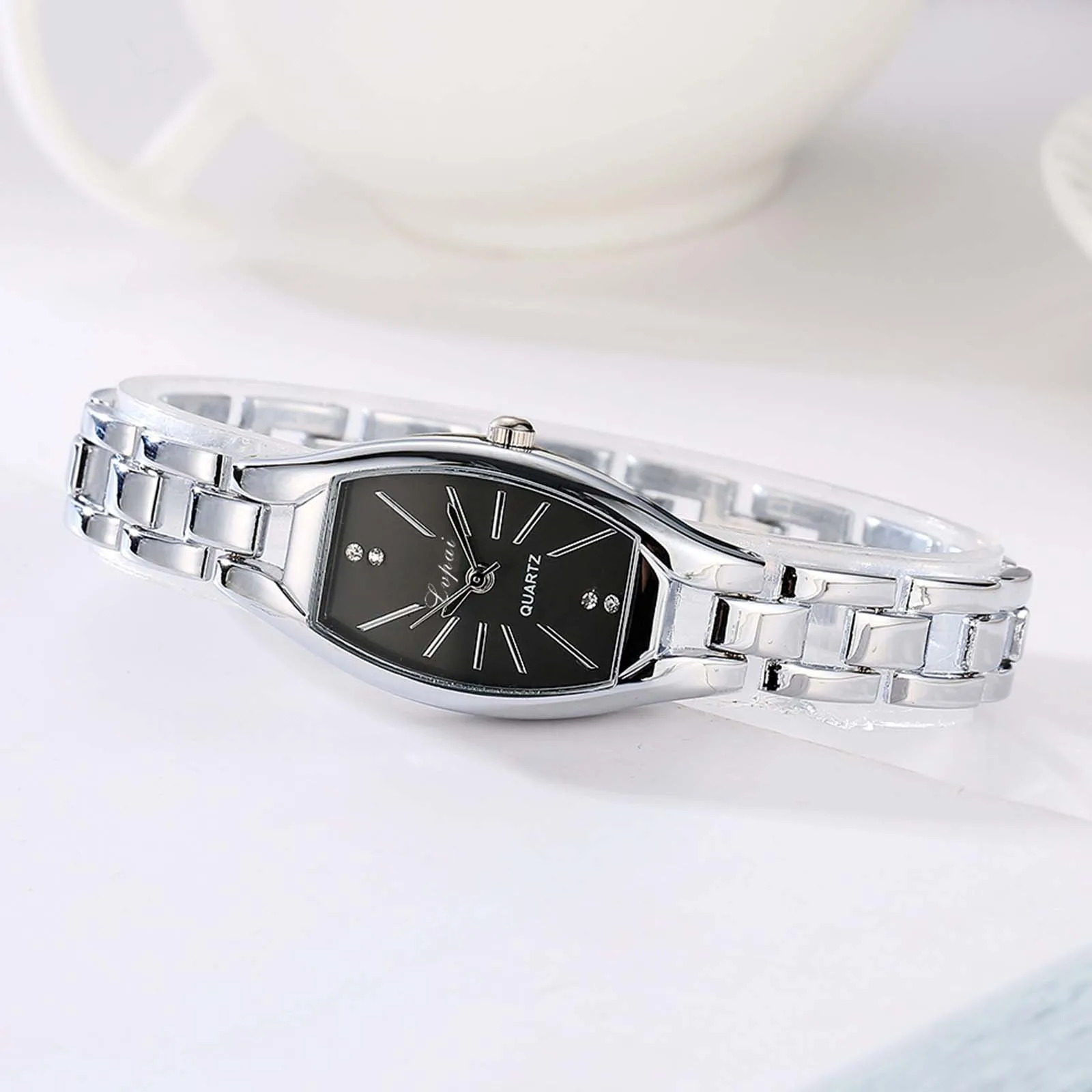 Retro Quartz Watch Ladies Elegant Studed Watch With Diamond Fashion Luxury Steel Belt Wristwatch Beautiful Gifts Casual Watches 2