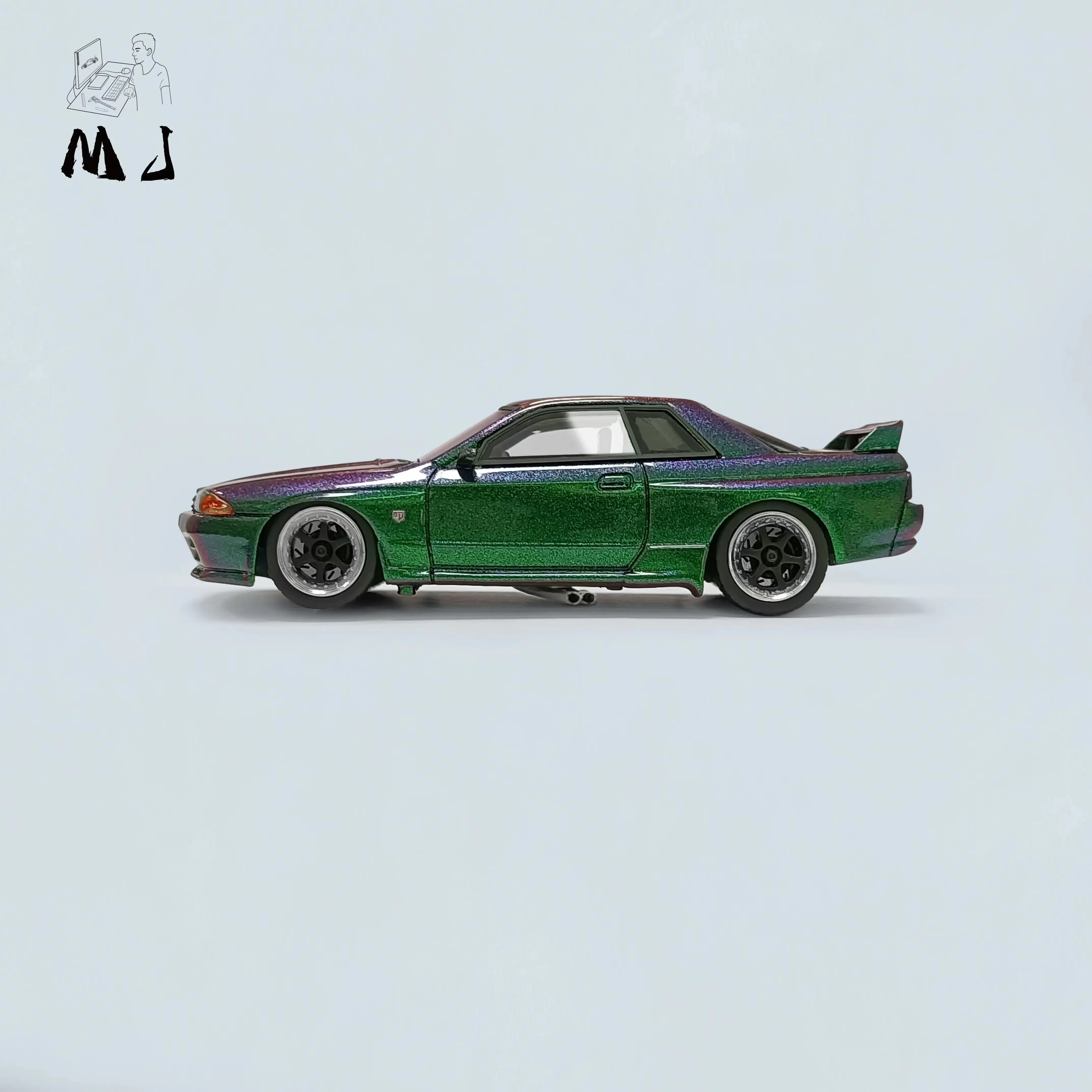 MJ 1:64 R32 Magic Purple Resin Model Car 2